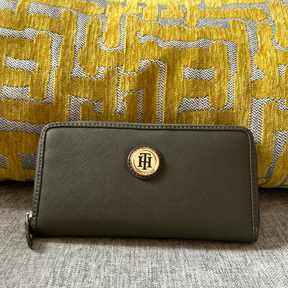 Tommy Hilfiger wallet